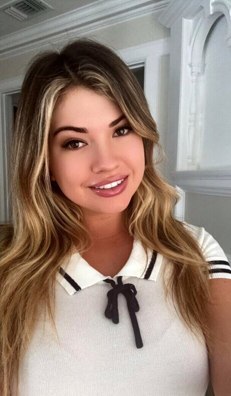 Natalie Winters erotic model images