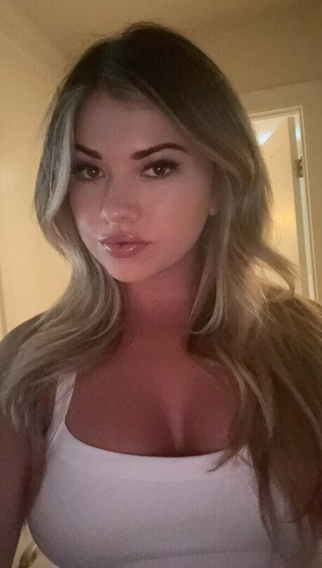 Natalie Winters pornstar erotic photo