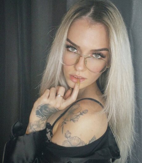 blonde babe onlyfans nudes pictures