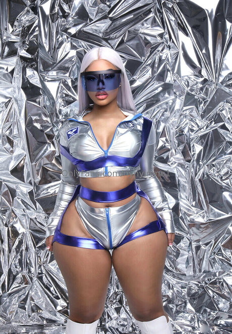 NyNyirene adult model pictures