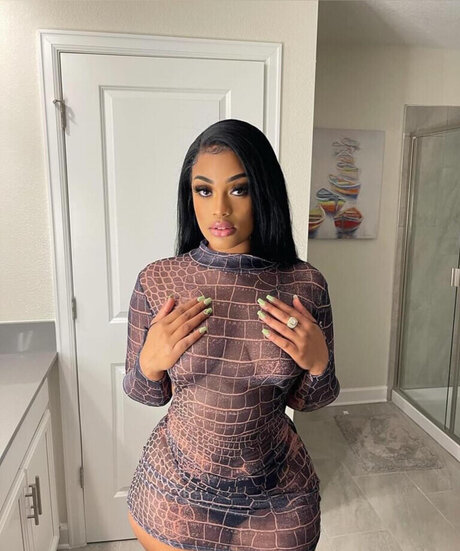 NyNyirene naked star pictures