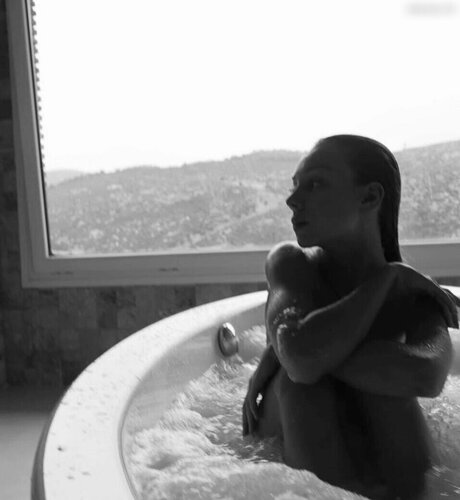 Ester Exp sito Photo Gallery