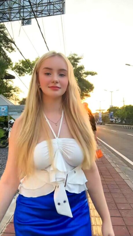 Dasha Gartman hot actress pic