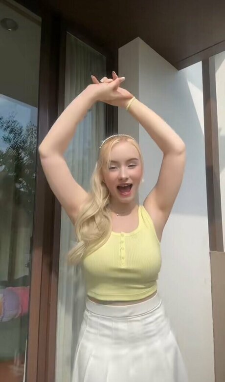 Dasha Gartman naked actress img