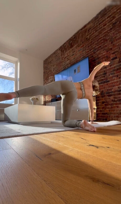 Lea Breuer model erotic images