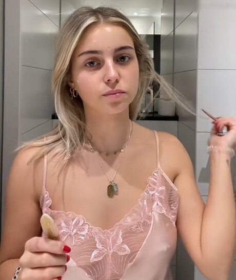 Lea Breuer best actress pictures