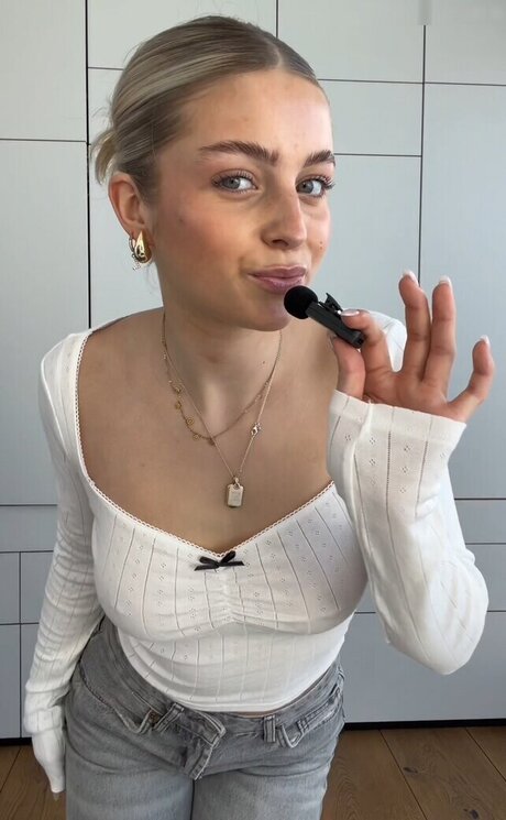 Lea Breuer model exclusive photo