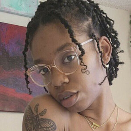 lilbby trixie erotic model photo