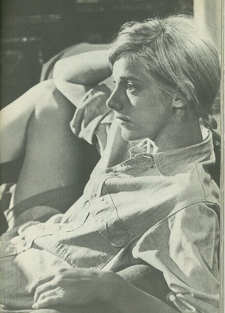 Sondra Locke model naked pic