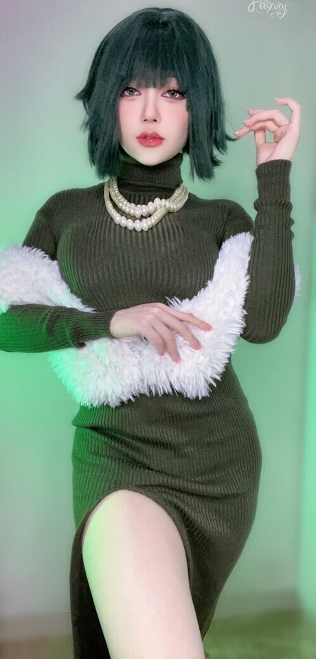 Faixvey model adult picture