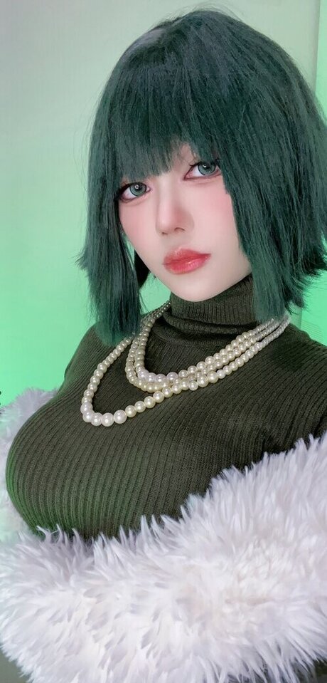 Faixvey model naked img