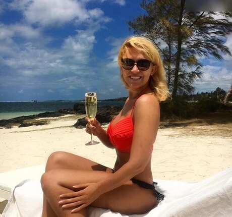 Iris Mareike Steen model erotic pic