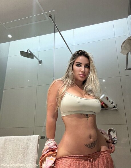 Love is alina_ hot model gallery