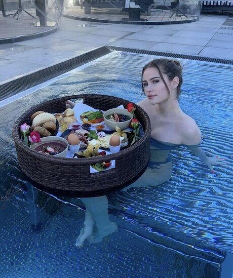 Kim Sara star hd img