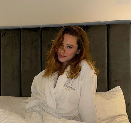 Kim Sara exclusive actress photos