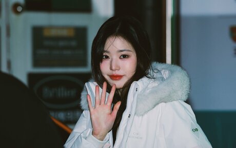 flat chested onlyfans top pic