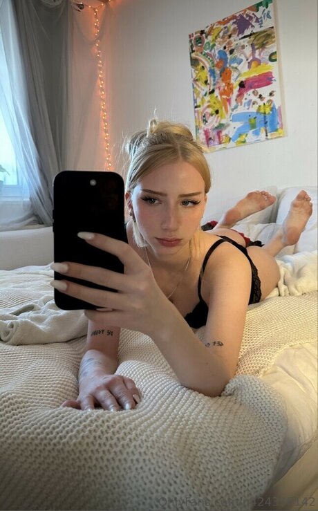 charlottteeee star high quality images