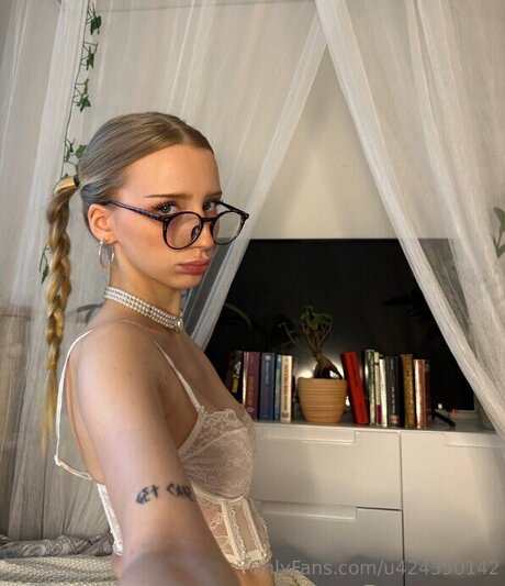 charlottteeee pornstar hot img