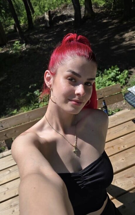 Facialize Me model pretty picture