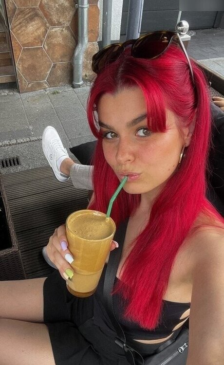 Facialize Me star naked photos