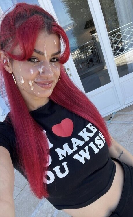 Facialize Me beautiful model pics