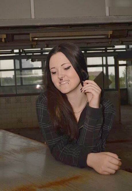 Laura Knoblauch model erotic photo