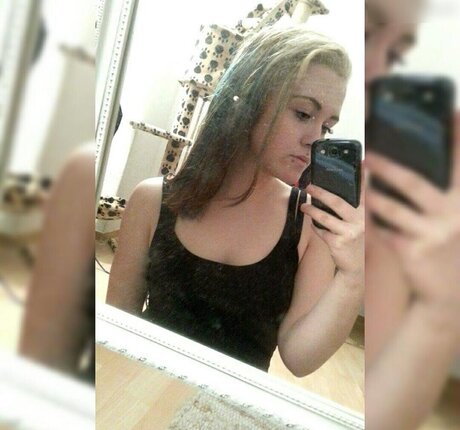 Laura Knoblauch nice model photo