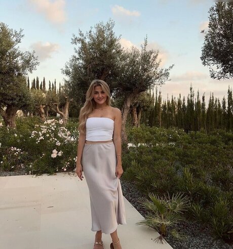 college girl onlyfans hot sexy image