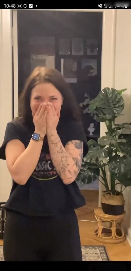 FreakinMagical model xxx photo