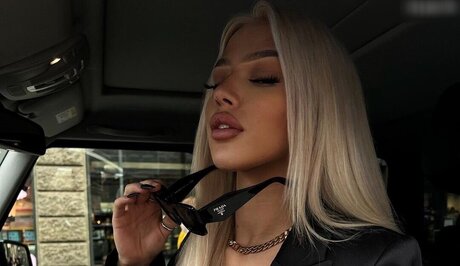 Elaine Victoria hd star image