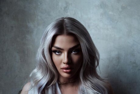 Elaine Victoria high quality model pic