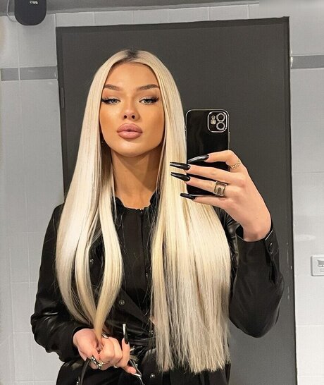 Elaine Victoria Photo Gallery