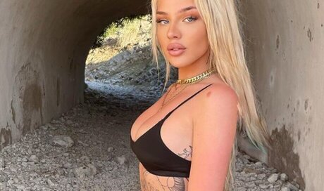 Elaine Victoria star nude images