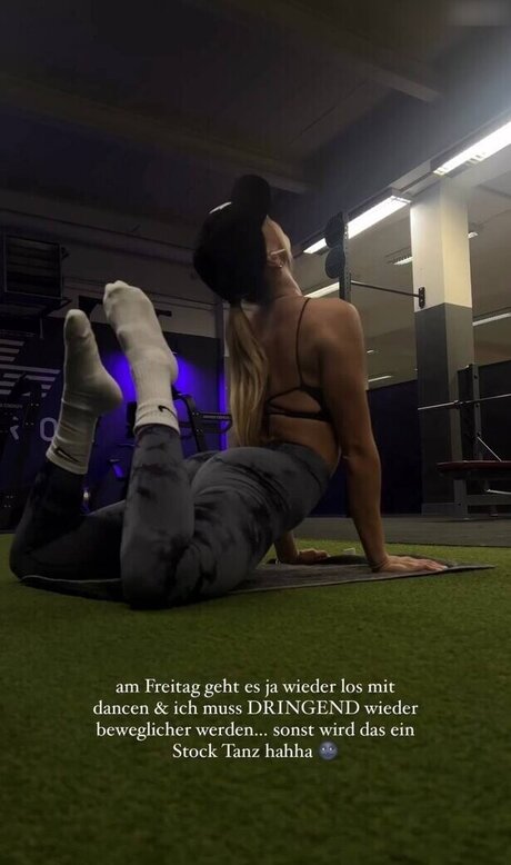 Lina D ren sexy model pic