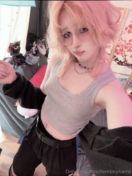 Femboyhami model nude gallery