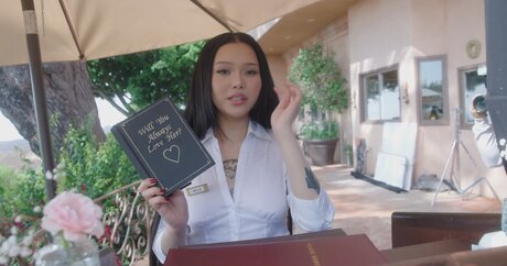 Bella Poarch sexy actress img