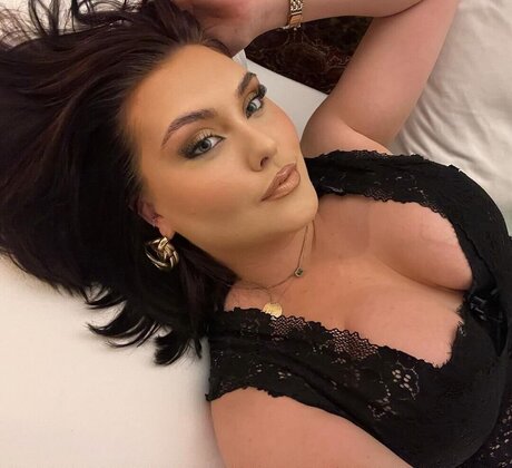 JohannaMuellner model free image