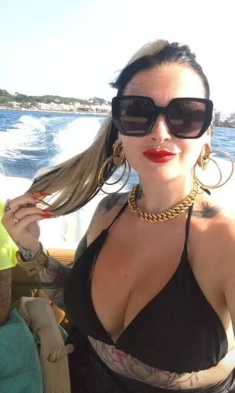 Lyn k44 erotic pornstar photos