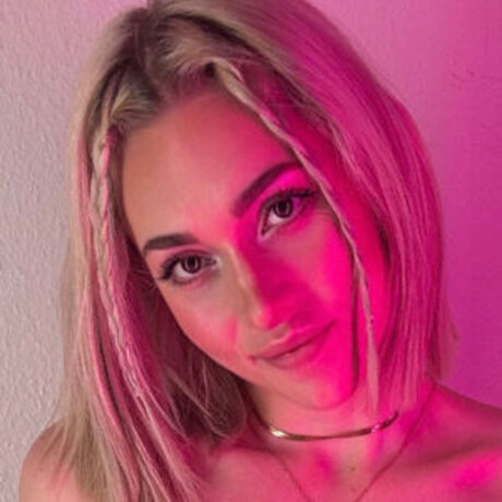 Itisemimarie hot actress picture