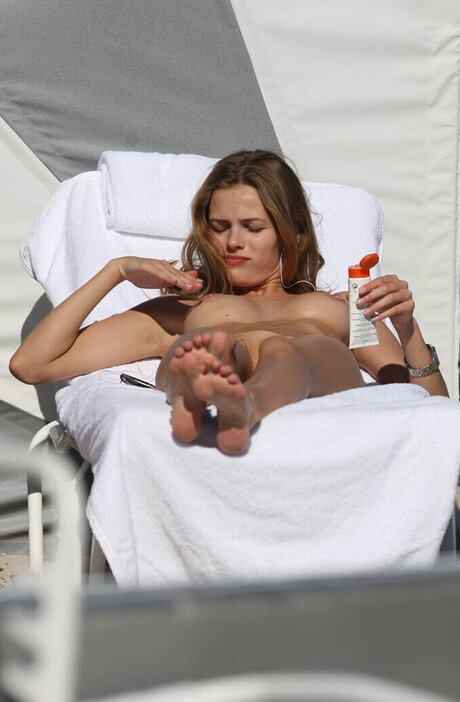 mirror selfie onlyfans beautiful nude pics