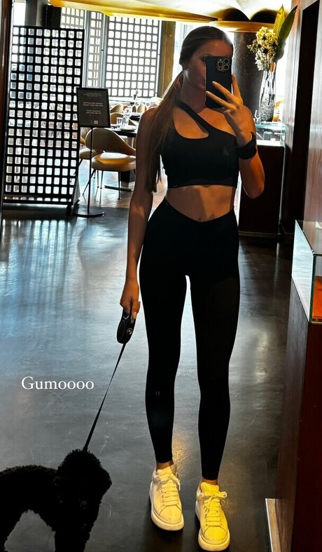 mirror selfie onlyfans top images