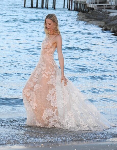 OOPS International best pornstar gallery