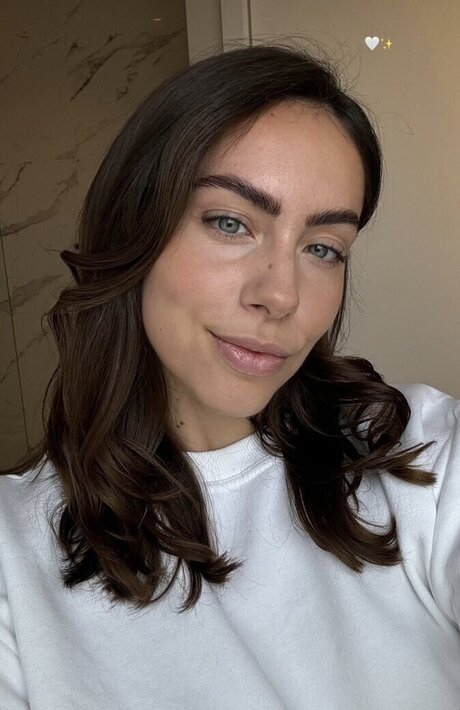 herstoryfeed pornographic model image