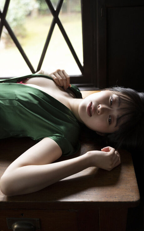 Mariri Sugimoto model pic