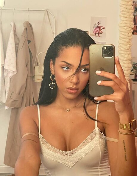 Aalishass Alishakone perfect actress photo