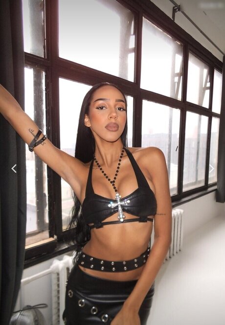 Aalishass Alishakone model adult image