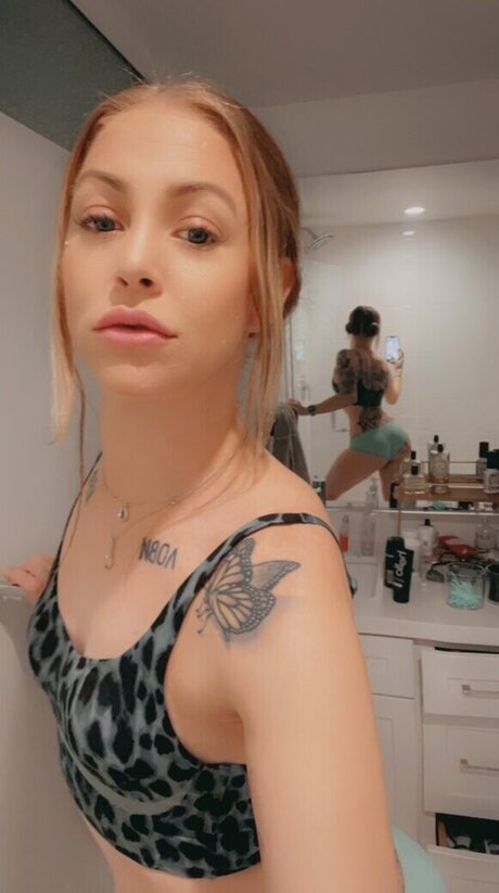 Leah Luv model pornographic images