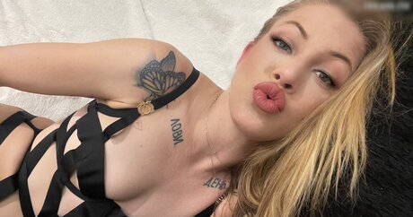 Leah Luv model porn pic