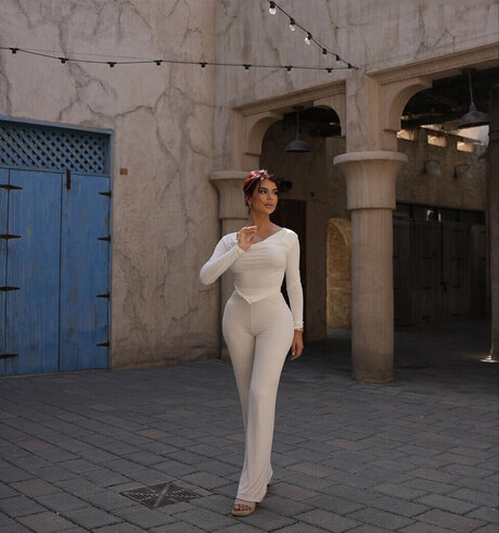 zara secret model art gallery