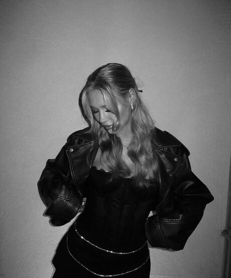 Caro Konrad xxx model galleries